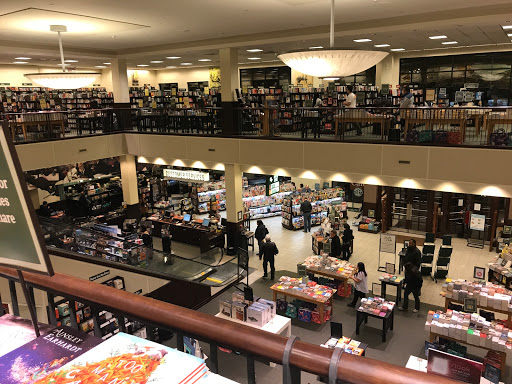 Book Store «Barnes & Noble», reviews and photos, 91 Old Country Rd, Carle Place, NY 11514, USA