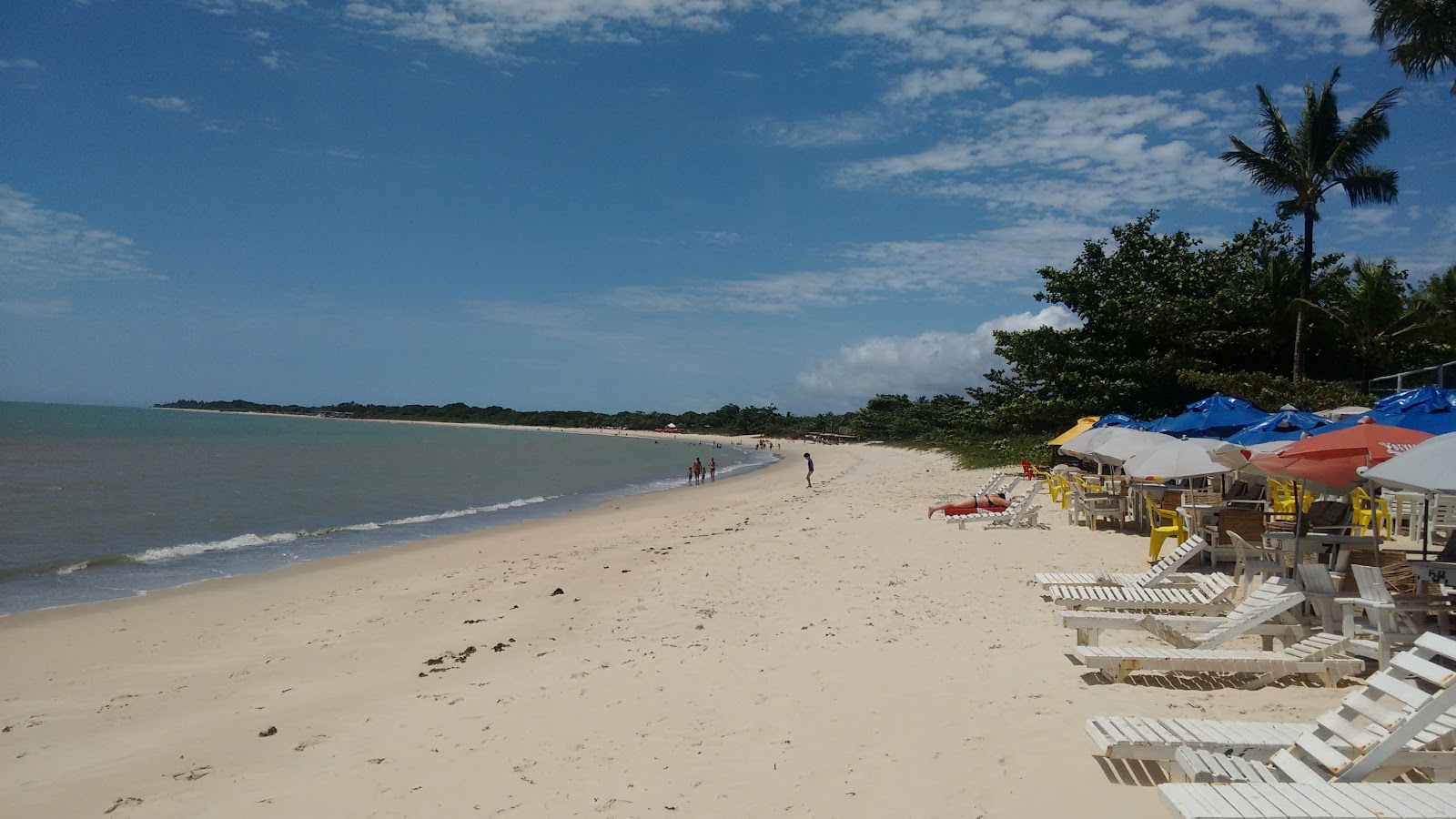 Valokuva Praia de Coroa Vermelhaista. pinnalla hienoa beige-hiekkaa:n kanssa