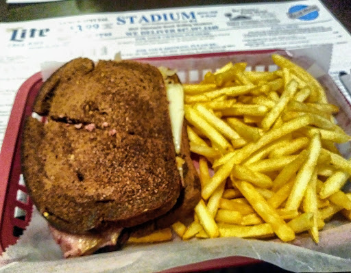 Restaurant «Stadium Sports Club & Pizza», reviews and photos, 4015 W Algonquin Rd, Rolling Meadows, IL 60008, USA