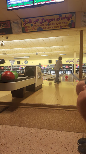 Sports Bar «Crown Lanes Bowling Center & Sports Bar», reviews and photos, 2325 S Federal Blvd, Denver, CO 80219, USA