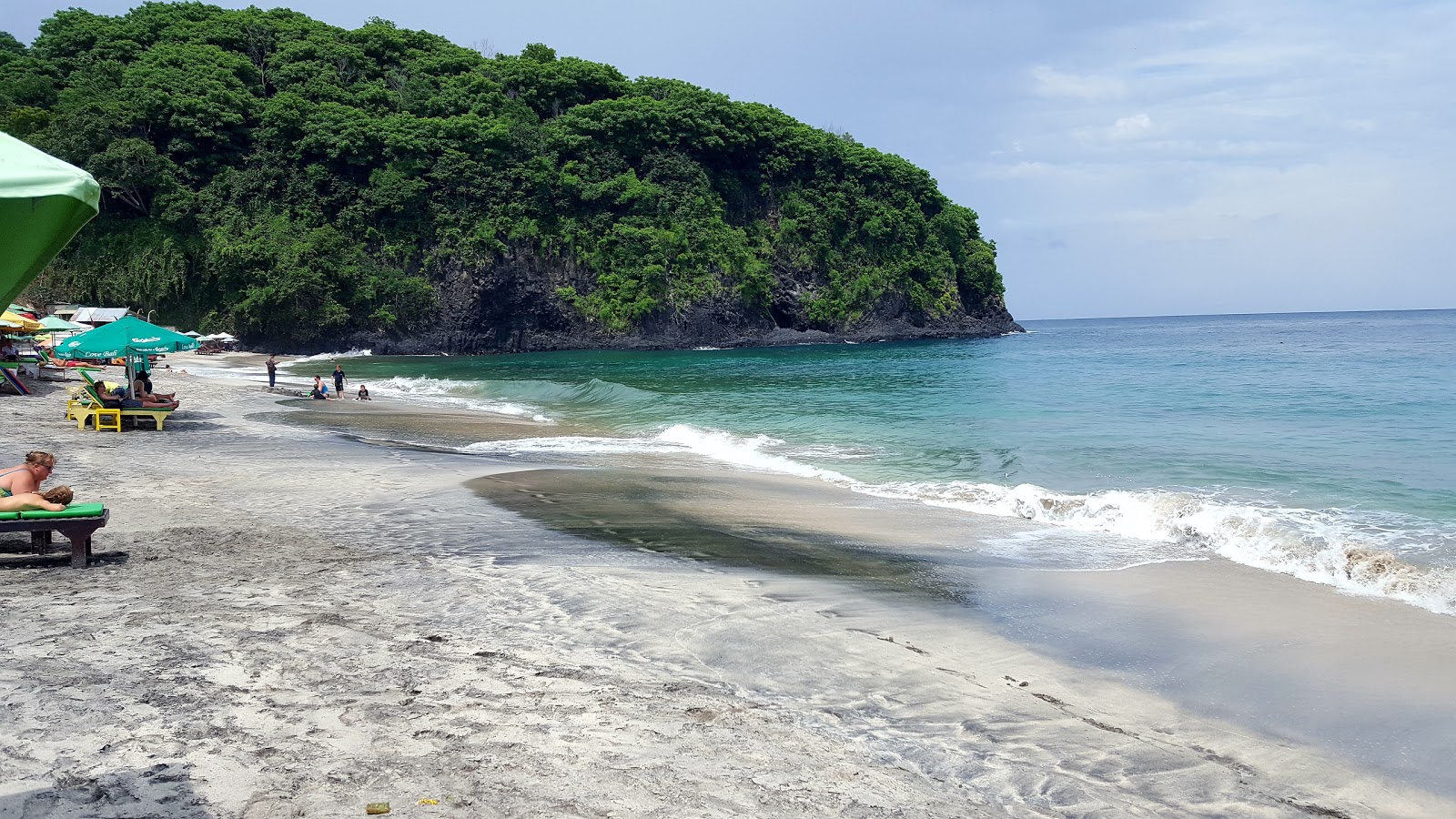 Photo de Virgin Beach avec l'eau cristalline de surface