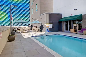 Home2 Suites by Hilton Charlotte Uptown image