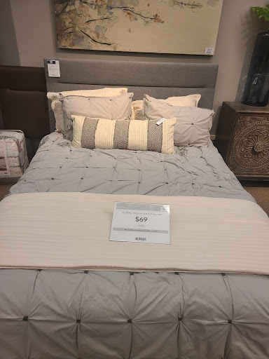 Furniture Store «Ashley HomeStore», reviews and photos, 905 Perimeter Dr, Schaumburg, IL 60173, USA