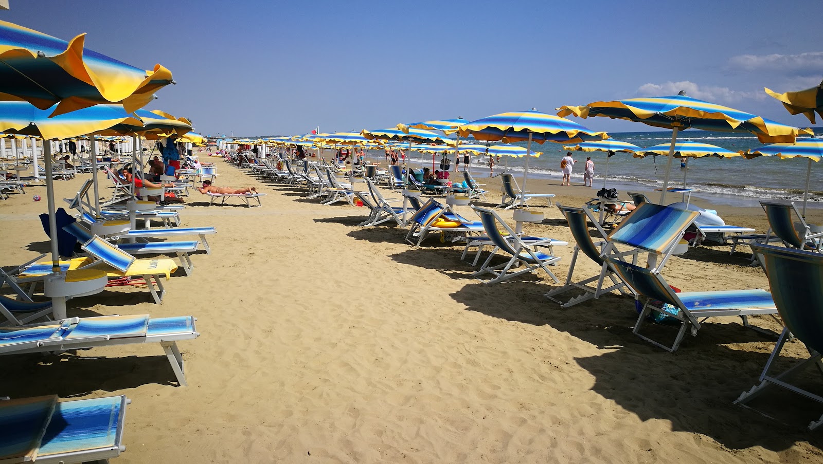 Fotografie cu Nettuno beach II - locul popular printre cunoscătorii de relaxare