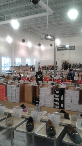 Shoe Store «DSW Designer Shoe Warehouse», reviews and photos, 489 E Kemper Rd, Springdale, OH 45246, USA