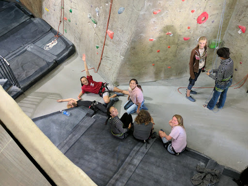 Rock Climbing Gym «Hangar 18 Indoor Climbing Gym - South Bay», reviews and photos, 4926 W Rosecrans Ave, Hawthorne, CA 90250, USA