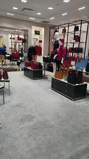 Shopping Mall «Cincinnati Premium Outlets», reviews and photos, 400 Premium Outlets Dr, Monroe, OH 45050, USA