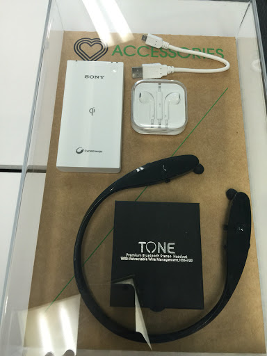 Cell Phone Store «Cricket Wireless», reviews and photos, 75 Holland St c, Somerville, MA 02144, USA