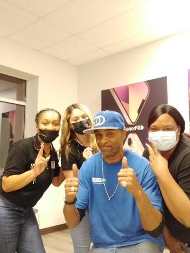 Cell Phone Store «MetroPCS Authorized Dealer», reviews and photos, 4711 Troost Ave, Kansas City, MO 64110, USA