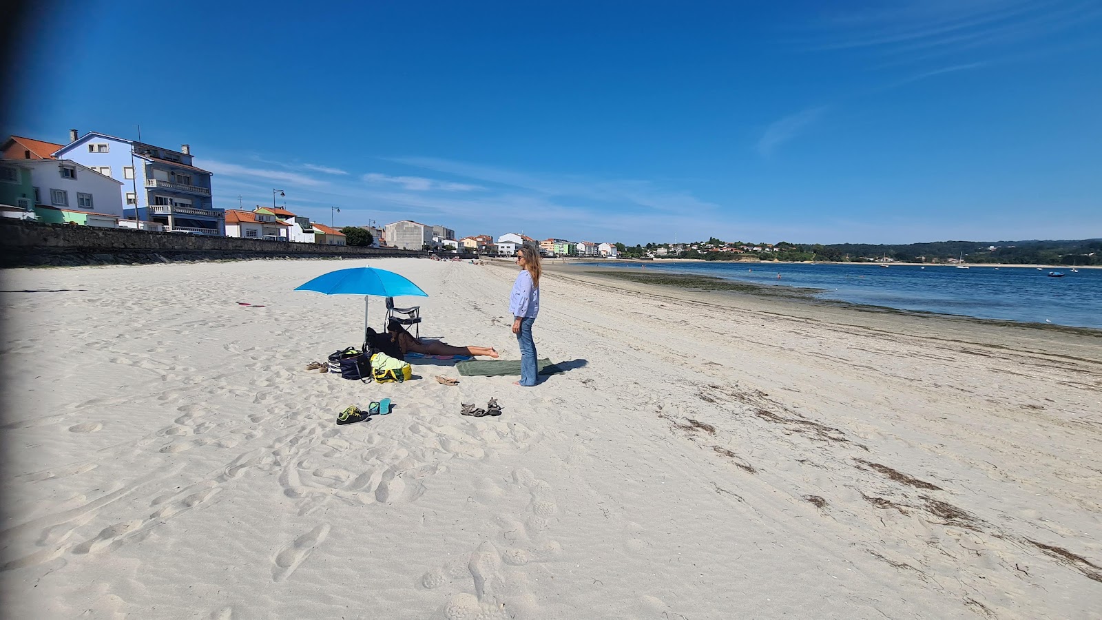 Foto van Praia de Ares en de nederzetting