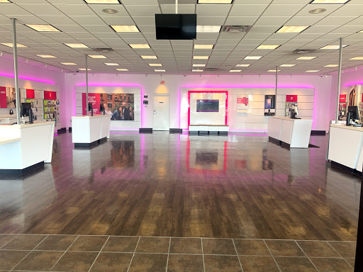 Cell Phone Store «T-Mobile», reviews and photos, 4680 W Broad St, Columbus, OH 43228, USA