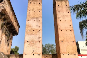 Sawan Bhadon Pillars, Orchha image