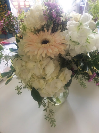 Florist «De Vars - Phillips Florist & Antiques», reviews and photos, 242 Sisson Ave, Hartford, CT 06105, USA