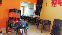 Atmosphère du Restaurant Les 2 Tours Bouillé Saint Paul à Val en Vignes - n°3