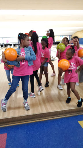 Bowling Alley «Whitestone Lanes», reviews and photos, 30-05 Whitestone Expy, Flushing, NY 11354, USA