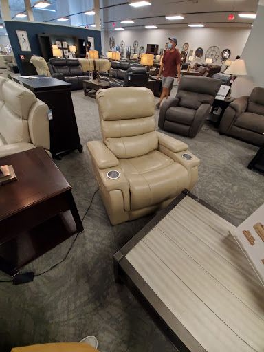 Furniture Store «Raymour & Flanigan Furniture and Mattress Store», reviews and photos, 2795 Richmond Ave, Staten Island, NY 10314, USA