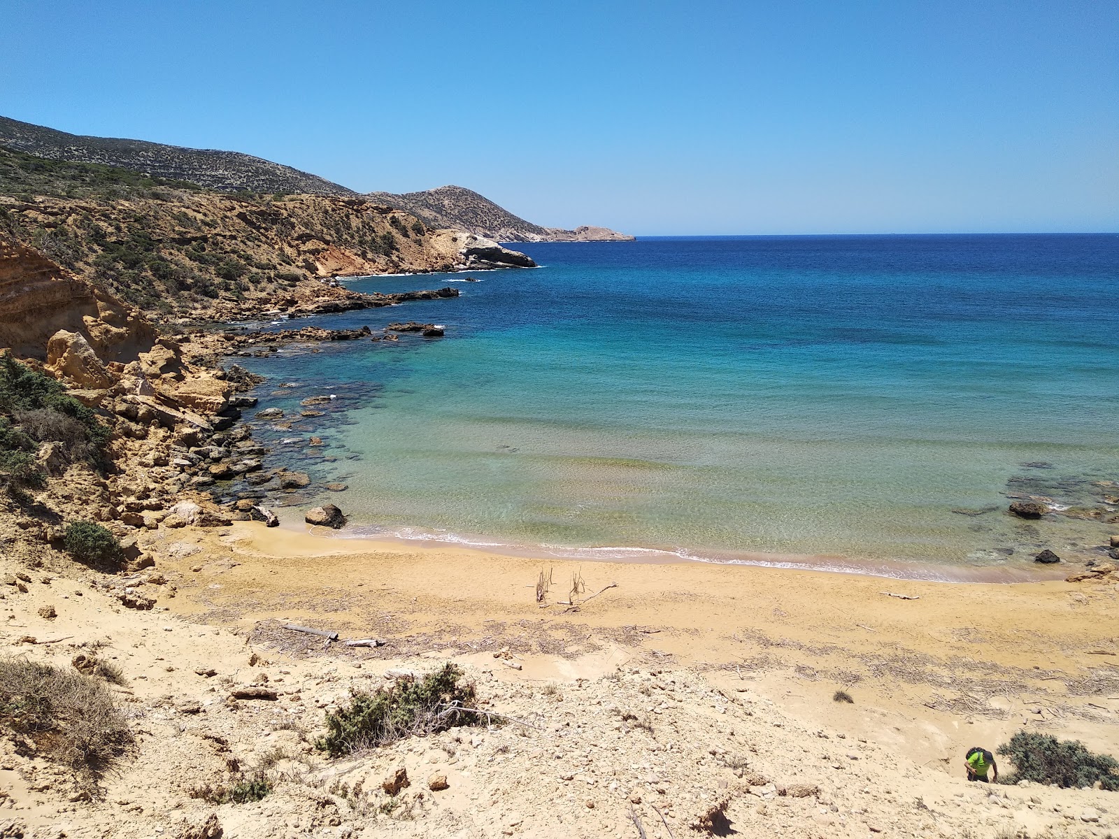 Foto von Pyrgos Beach mit brauner sand Oberfläche
