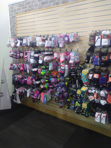 Shoe Store «DSW Designer Shoe Warehouse», reviews and photos, 17502 Hawthorne Blvd, Torrance, CA 90504, USA