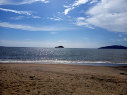 Foto av Harwada Beach med något ren nivå av renlighet