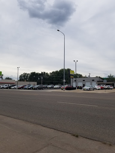 Des Lauriers Auto Sales & Services in Huron, South Dakota