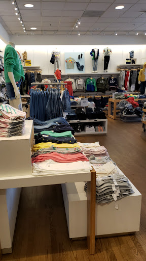 Clothing Store «Gap», reviews and photos, 435 N Harlem Ave, Oak Park, IL 60301, USA