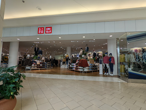 Uniqlo Hillsdale, 286 E Sailer Dr, San Mateo, CA 94403, USA, 