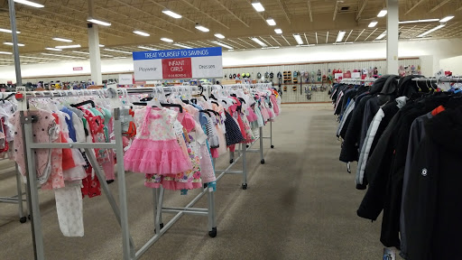 Clothing Store «Burlington Coat Factory», reviews and photos, 510 Howe Ave, Cuyahoga Falls, OH 44221, USA
