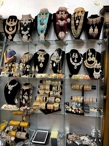 Grocery Store «Devon Market», reviews and photos, 1440 W Devon Ave, Chicago, IL 60660, USA