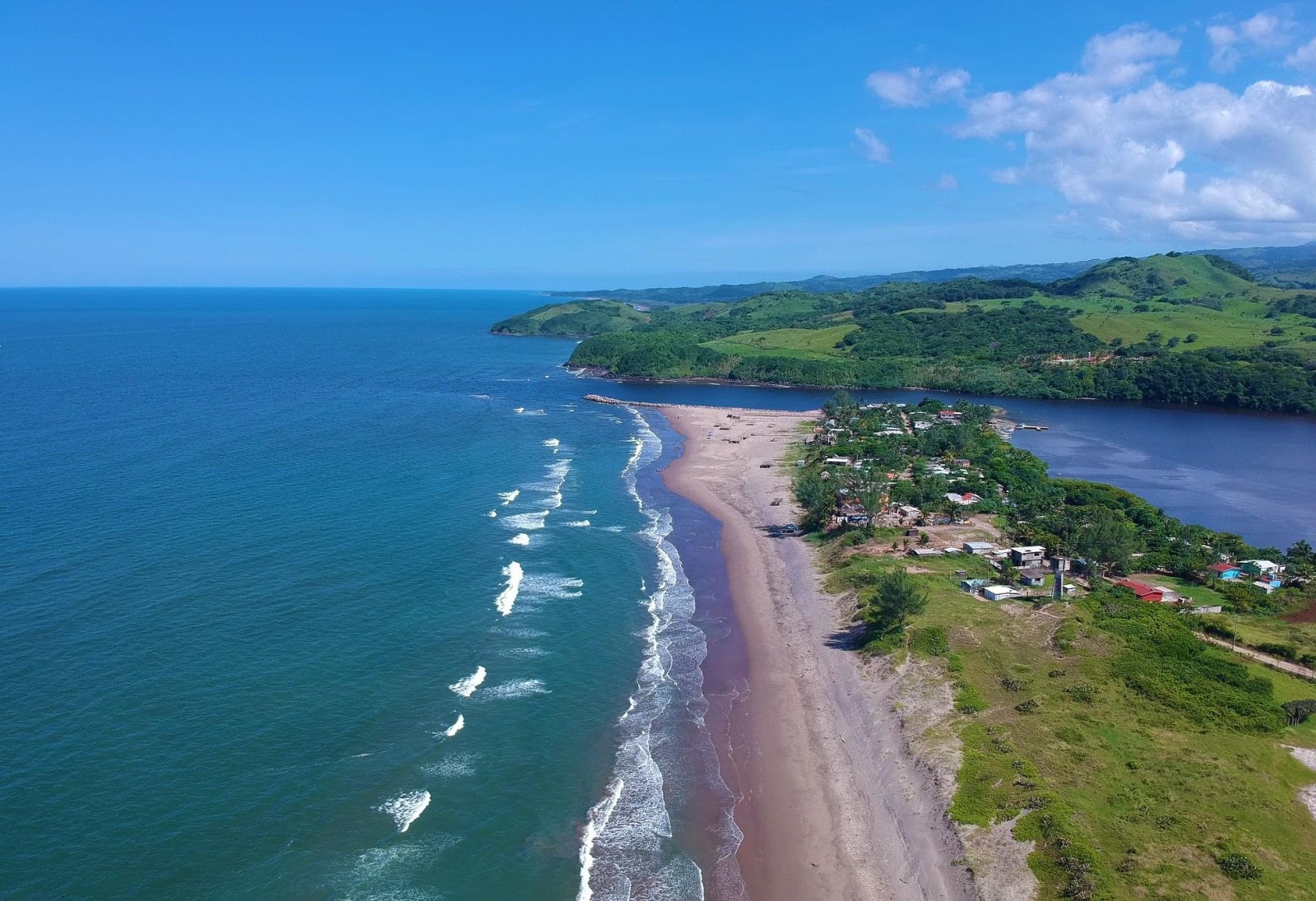 Fotografie cu Playa de la barra cu drept și lung
