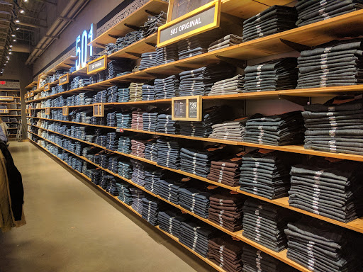 Shopping Mall «Woodburn Premium Outlets», reviews and photos, 1001 N Arney Rd, Woodburn, OR 97071, USA