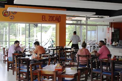 El Zócalo • Plaza Kristal - Av. Independencia Sur entre calle Arizona y, 39 C Pte, Santa Ana, El Salvador