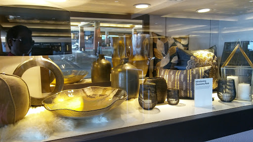 Furniture Store «Crate and Barrel», reviews and photos, 7014-604 E Camelback Rd, Scottsdale, AZ 85251, USA