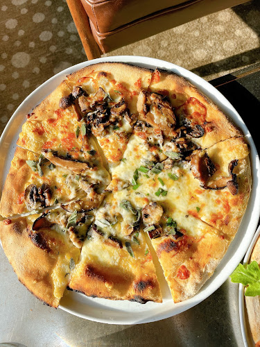 #1 best pizza place in Evanston - Union Pizzeria - Evanston SPACE