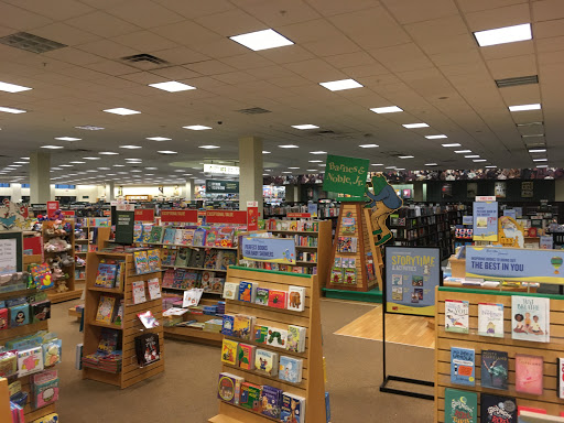 Book Store «Barnes & Noble Booksellers The Parks at Arlington Mall», reviews and photos, 3881 S Cooper St #2027, Arlington, TX 76015, USA