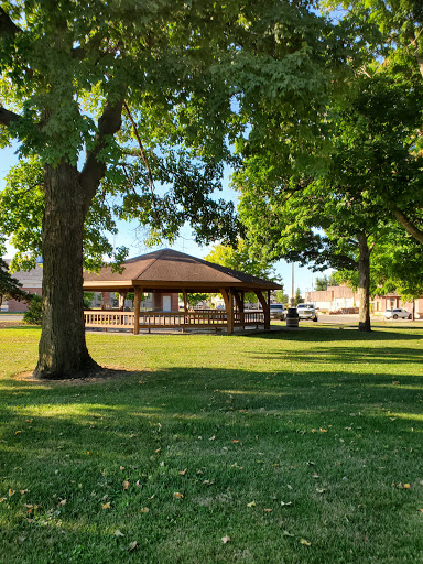 Park «Central Memorial Park», reviews and photos, 212 E 4th St, Sterling, IL 61081, USA