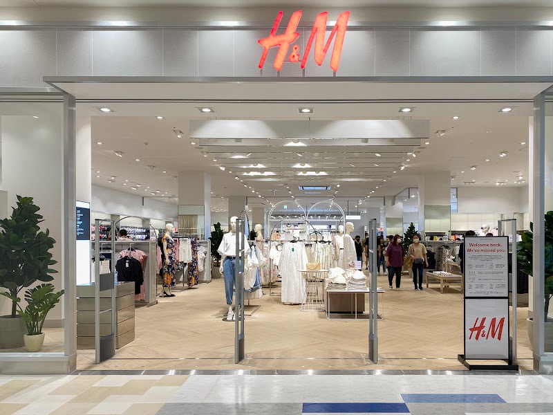 H&M イーアス沖縄豊崎店