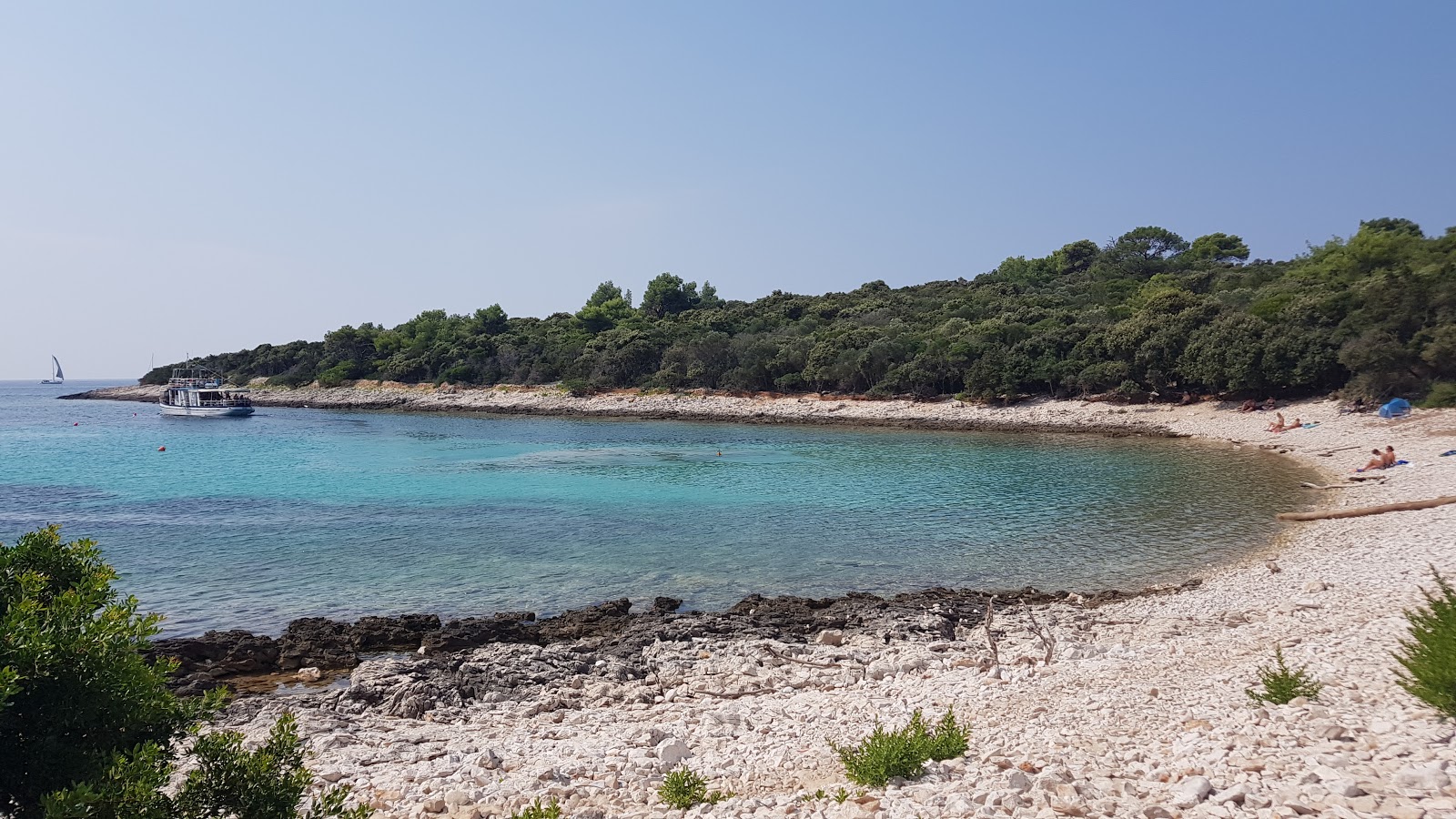 Fotografija Plaza Plieski z turkizna čista voda površino