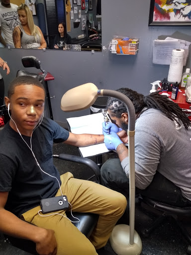 Tattoo Shop «South Pointe Ink - Tattoos & Piercings», reviews and photos, 1838 S Westnedge Ave, Kalamazoo, MI 49008, USA