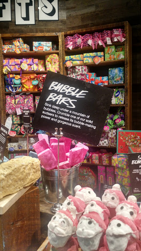 Cosmetics Store «Lush», reviews and photos, 112 E Broadway, Bloomington, MN 55425, USA