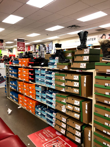Shoe Store «Famous Footwear», reviews and photos, 40-24 College Point Blvd, Flushing, NY 11354, USA