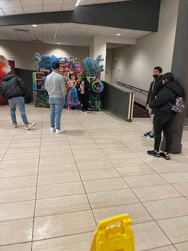 Movie Theater «AMC Roosevelt Field 8», reviews and photos, 630 Old Country Rd, Garden City, NY 11530, USA