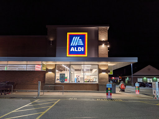 Supermarket «ALDI», reviews and photos, 1600 W 117th St, Lakewood, OH 44107, USA