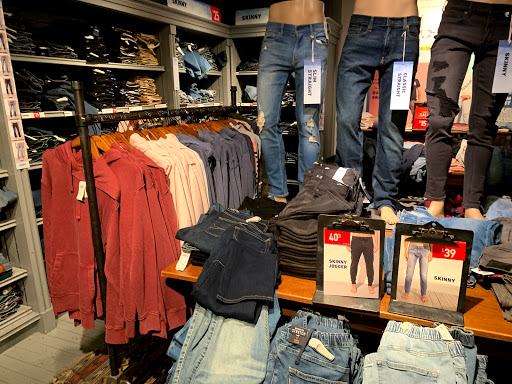 Clothing Store «Hollister Co.», reviews and photos, 2855 Stevens Creek Blvd #2585, Santa Clara, CA 95050, USA