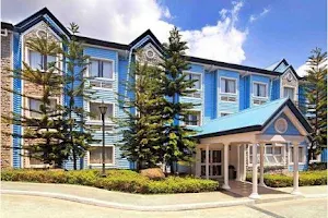 Microtel by Wyndham Baguio image