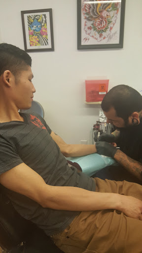 Tattoo Shop «Grinn & Barrett Tattoo and Piercing», reviews and photos, 3021 Leavenworth St, Omaha, NE 68105, USA