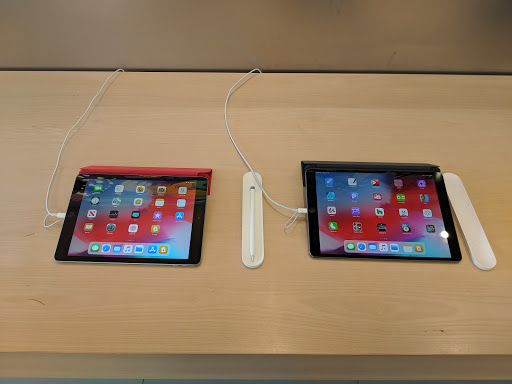 Computer Store «Apple Main Place», reviews and photos, 120 W Jefferson Ave, Naperville, IL 60540, USA