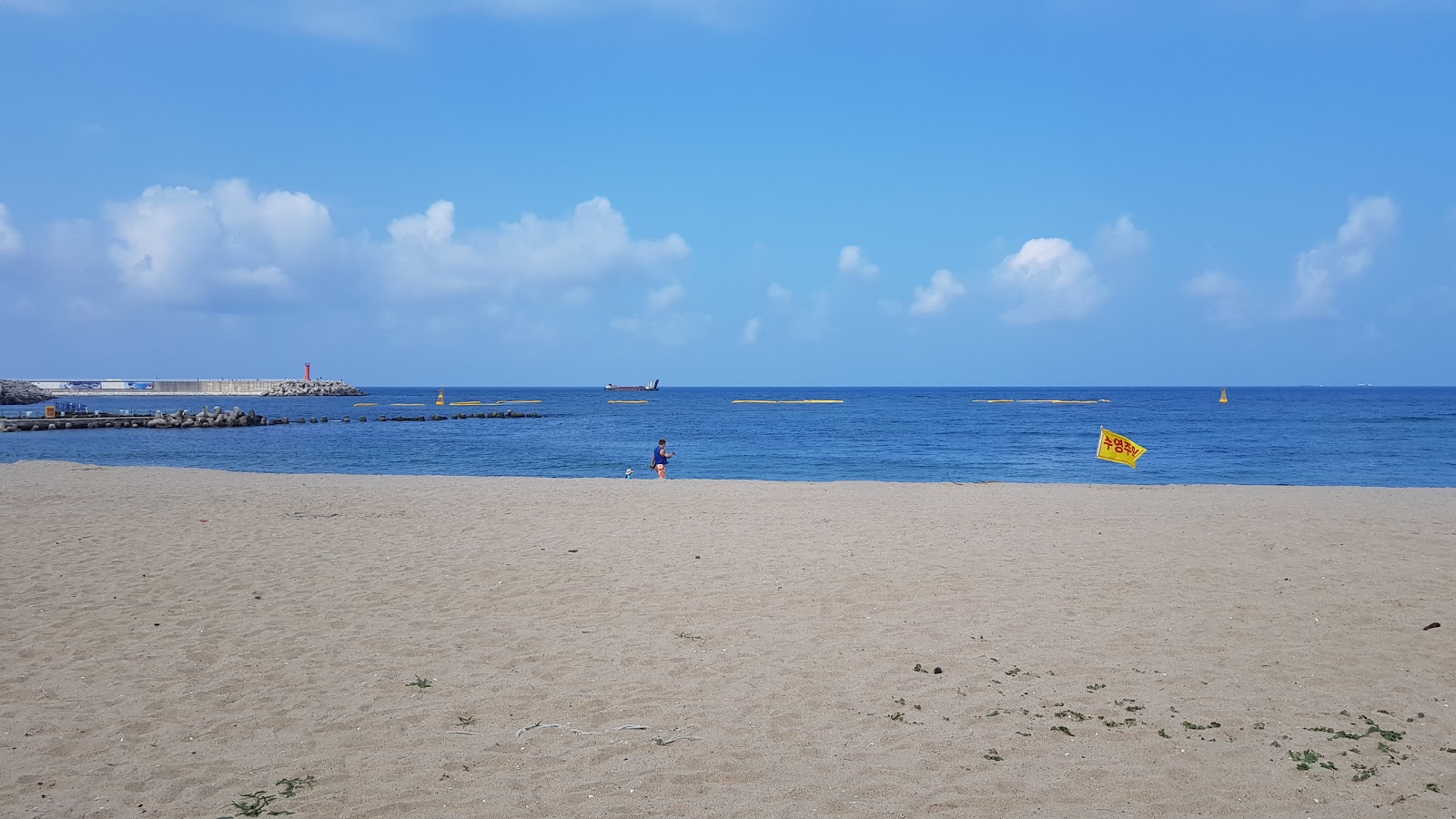Photo de Namhangjin Beach - endroit populaire parmi les connaisseurs de la détente