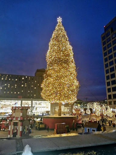 Shopping Mall «Crown Center», reviews and photos, 2450 Grand Blvd, Kansas City, MO 64108, USA