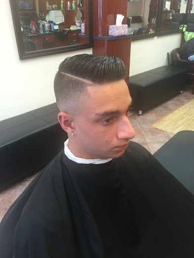 Barber Shop «Larchmont Barber Shop», reviews and photos, 1934 Palmer Ave, Larchmont, NY 10538, USA