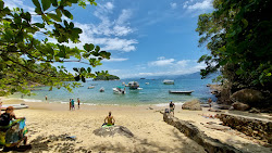 Ilha das Couves Beach的照片 背靠悬崖